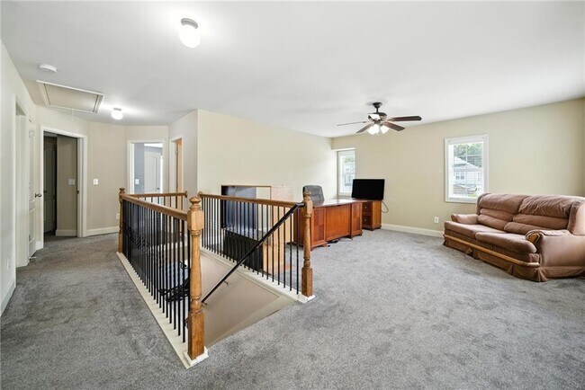 Building Photo - 301 Parkmont Way