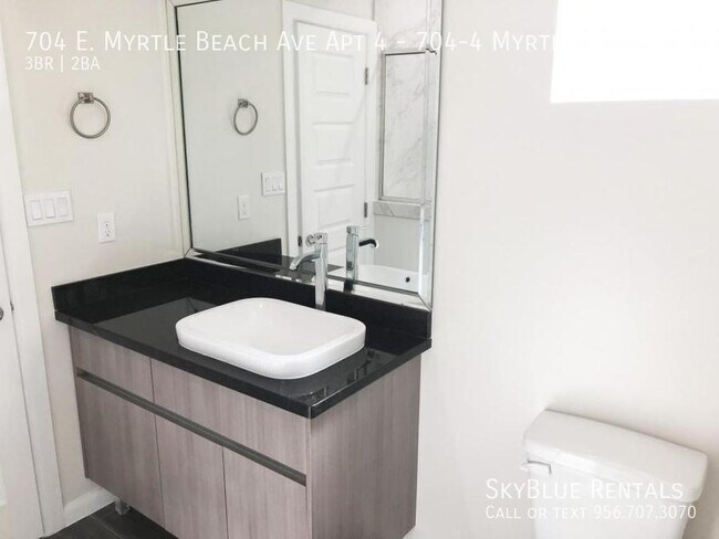 Building Photo - 704 E Myrtle Beach Ave