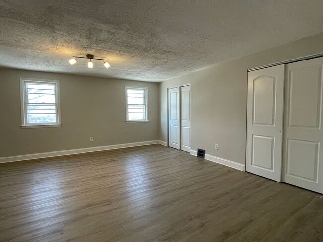 Building Photo - Beautiful 3 Bedroom, 1.5 Bath in Brookhaven