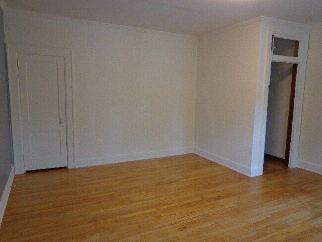 Building Photo - 109 E Gorham St