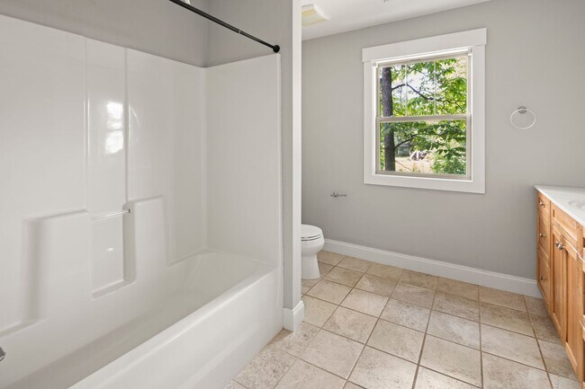 Building Photo - Beautiful Beaverdam Home