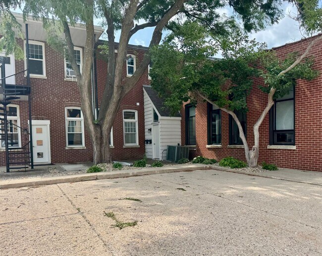 Building Photo - Modern 1 Bedroom! AVAILABLE NOW!