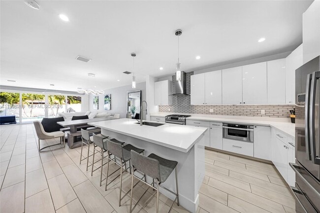 Building Photo - 817 NE 17th Way