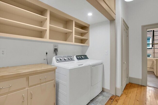 Building Photo - 52 Mattoon St
