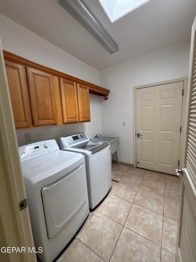 Building Photo - 717 Cinnamon Teal Cir