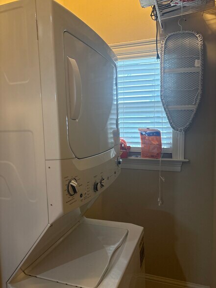 No going to the laundromat - 21 Oak Alley Ln