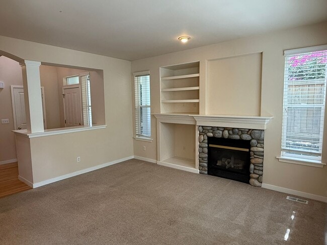 Building Photo - 3bd/2.5ba Sammamish Townhome