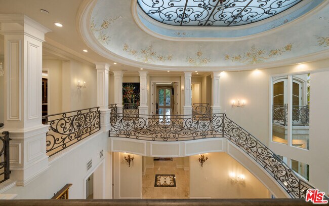Building Photo - 718 N Rodeo Dr