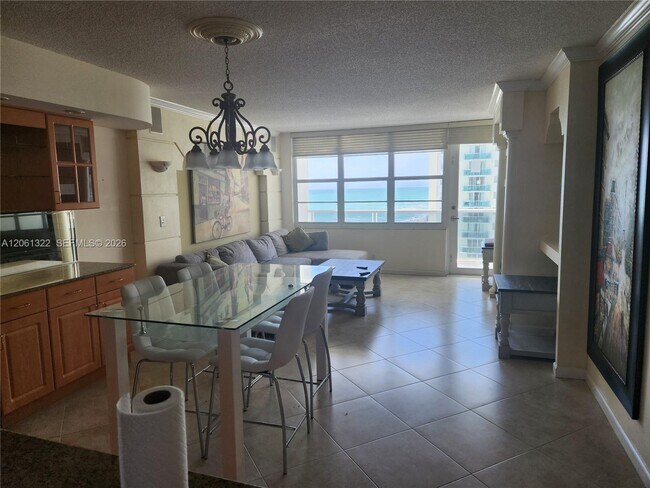 Building Photo - 3725 S Ocean Dr