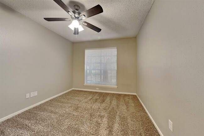 Building Photo - 79 Rockridge Dr