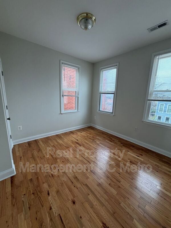 Building Photo - 1219 Pleasant St SE