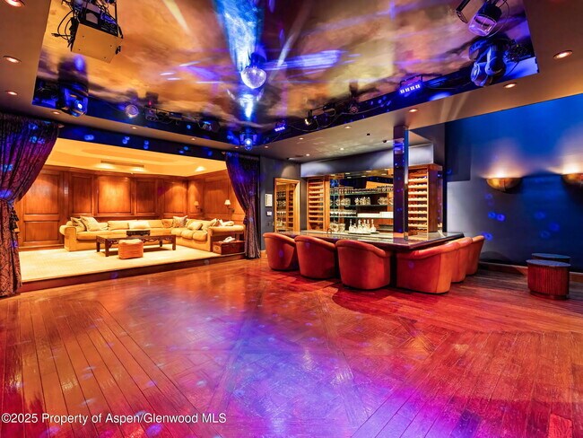 Building Photo - 715 Willoughby Way