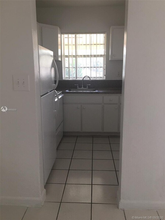 Building Photo - 8200-8390 SW 65th Ave