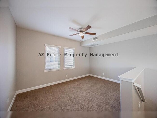 Building Photo - 563 W 6th St