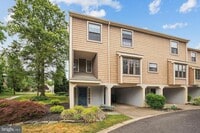Building Photo - 127 Kings Croft Dr