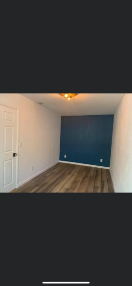 Building Photo - 4710 Townsend Ave