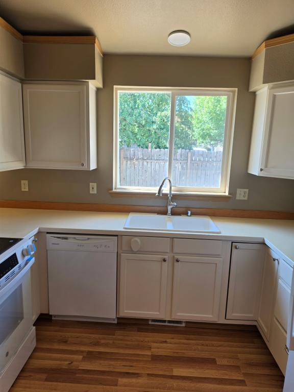 Building Photo - 15607 Parkview Dr SE