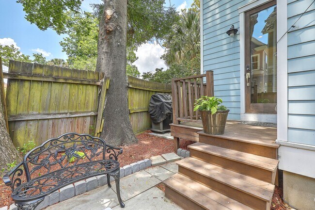 Building Photo - RARE Gem -- Downtown CHS Home!