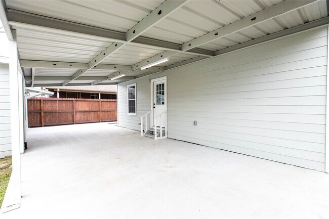 Building Photo - 6914 Avenue O