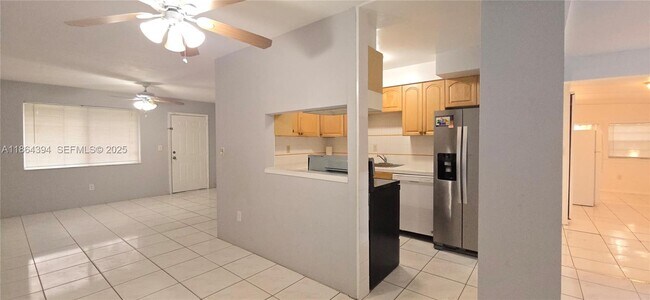 Building Photo - 502 N 70th Way