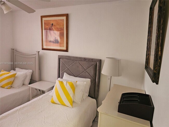 Building Photo - 215 SE 3rd Ave