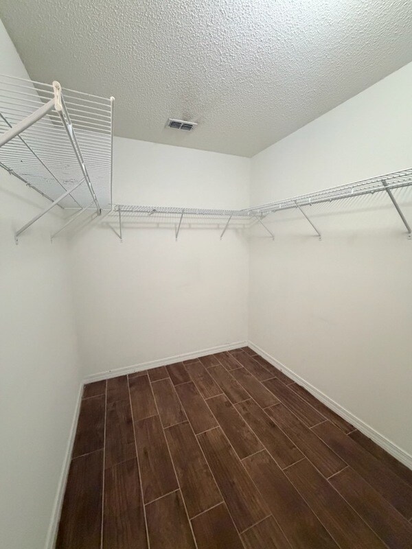 Building Photo - 2070 Catline Cir