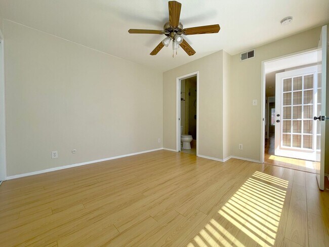 Building Photo - Single-Story Condo Steps from OC Fairgrounds & Minutes to Eastside Costa Mesa