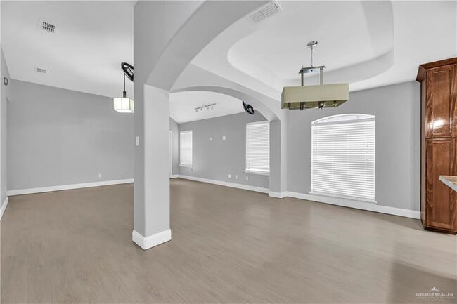 Building Photo - 13 Quamasia Ave