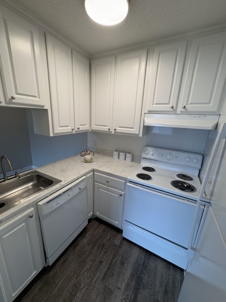 Building Photo - 1005 Hickory Hill Ln