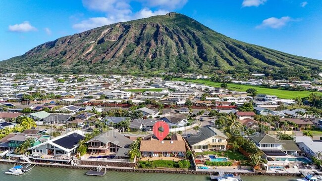 Building Photo - 662 Kalanipuu St