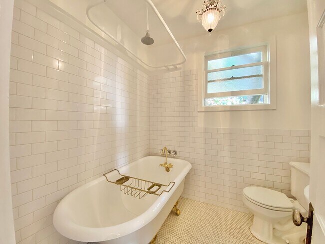 Building Photo - Hillside Los Feliz Cottage w/ Yard, Parking *ALL UTILITIES INCLUDED*