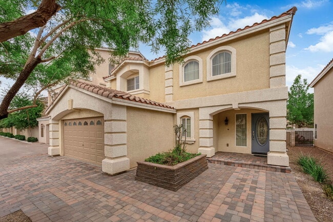 Building Photo - Beautiful 3 Bedroom Home!