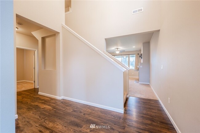 Building Photo - Stunning Home in Beautiful Neighborhood!