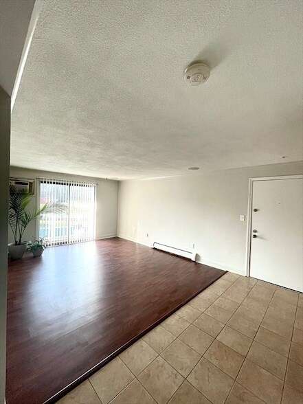 Building Photo - 8 Kenmar Dr