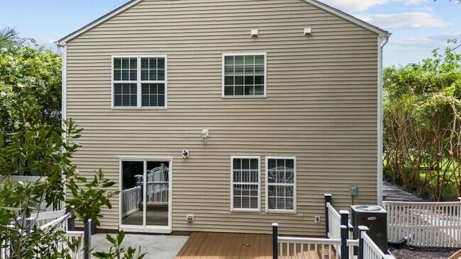 Building Photo - 5 Thorton Ct