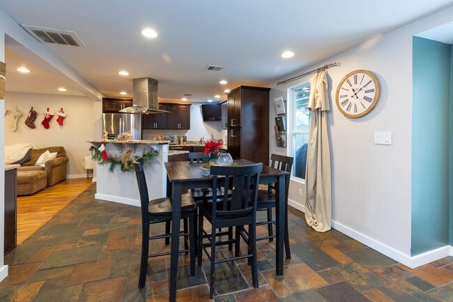 Building Photo - Spacious 4 Bedroom 3 Bath Home