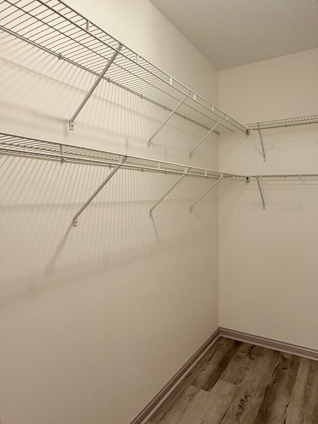 Building Photo - 839 Sweet Bay Ave