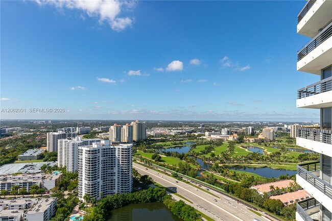 Building Photo - 3500 Mystic Pointe Dr