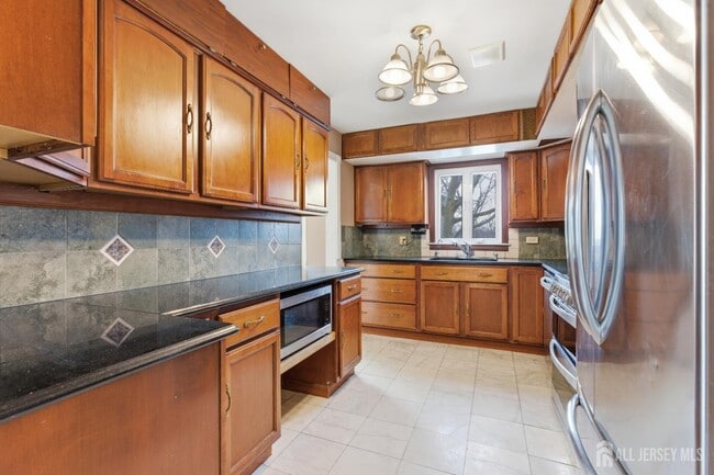 Building Photo - 6 Cherry St