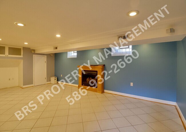 Building Photo - 3 Bedroom 2 bathroom house in Royal Oak.
