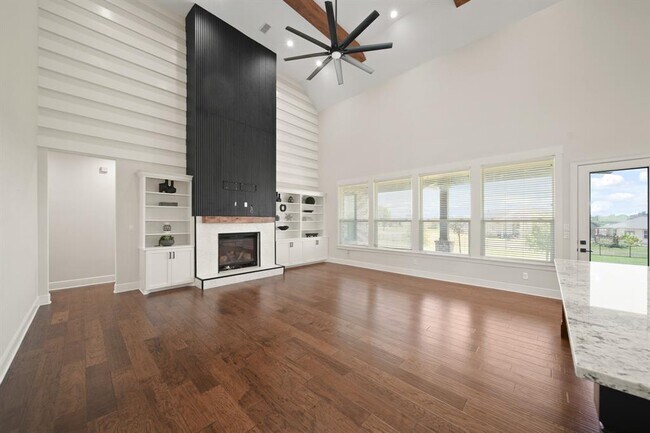 Building Photo - 8519 Lofty Pnes