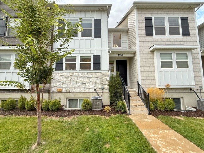 Primary Photo - Pet Friendly Townhome in Willow Point – 3 ...