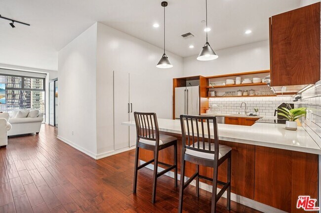 Building Photo - 801 S Grand Ave