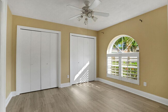 Building Photo - 3/2 in Pelican Bay