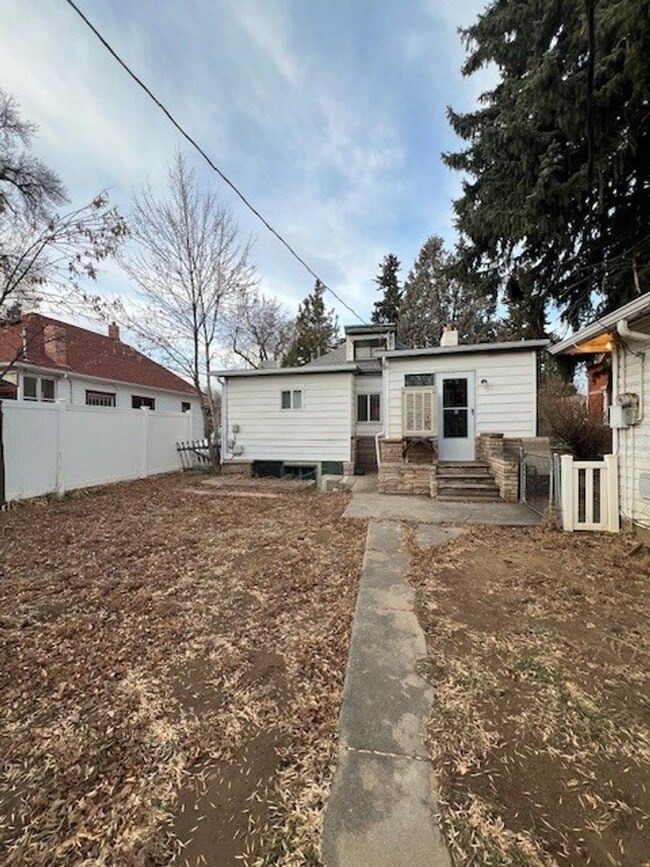 Building Photo - Charming 3bedroom, 1.5bathroom Home