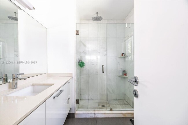 Building Photo - 501 NE 51st St