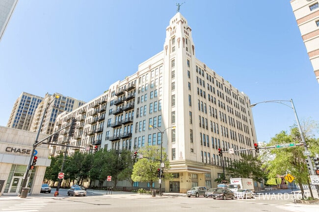 Building Photo - 758 N Larrabee-726