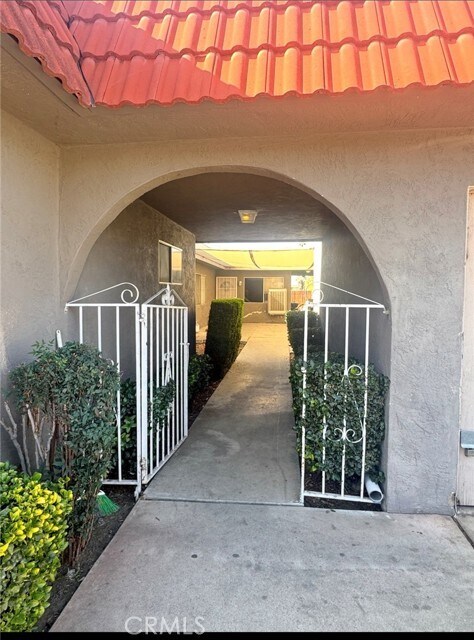 Building Photo - 25981 Cherrywood Dr