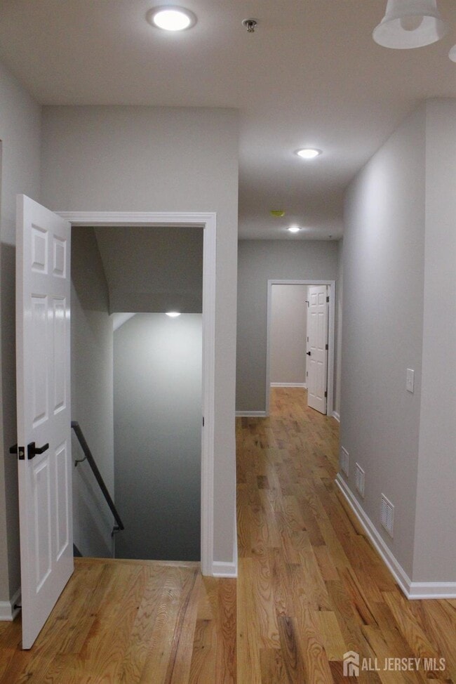 Building Photo - 120 Forest Dr