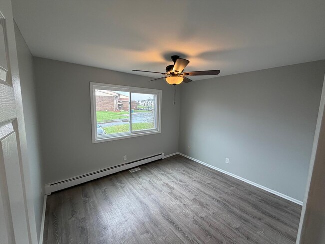 Building Photo - 5033 W 82nd Ct